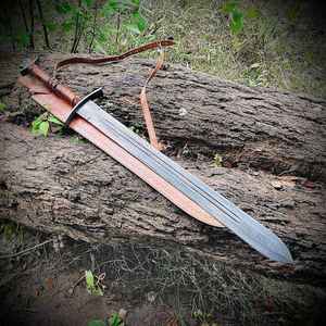 Épée viking en acier de Damas avec fourreau en bois sculpté, style nordique médiéval, qualité supérieure, pour le camping en plein air, pour guerrier, avec étui - Product Image 1