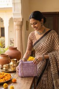 Hermosa Mini Bolsa de Cadena – Bolso Lavanda Trenzado Hecho a Mano con Perlas y Dos Correas, Bolso de Hombro Boho de Cordón de Algodón Tejido - Product Image 6