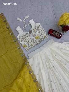 Nueva variedad de Lehenga Choli y conjunto Dupatta con bordado de lentejuelas en Chinon de alta calidad y aspecto elegante. Proveedor indio. - Product Image 3