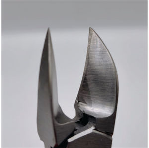 Pince à cuticules en acier inoxydable pour manucure et pédicure, idéale pour les ongles incarnés - Vente en gros - Product Image 3