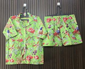 Conjunto de pijama de manga corta con estampado de pájaros para mujer, ropa de dormir informal de verano de tejido suave con patrón de pájaros verdes, 2 piezas, talla adulta, ropa de dormir de algodón para mujer - Product Image 1