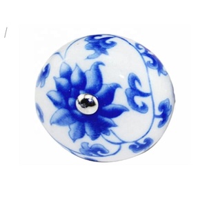 Boutons floraux pour tiroir cuisine bureau à domicile avec des motifs incurvés disponibles dans d'autres couleurs et modèles décor à la maison - Product Image 4