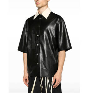 เสื้อเชิ้ตหนังผู้ชายทรงคลาสสิก วัสดุพรีเมียม เนื้อผ้านุ่ม เหมาะสำหรับใส่ลำลอง ใส่ทำงาน และใส่ในช่วงเย็น - Product Image 5