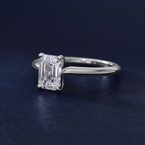 Bague de fiançailles solitaire à quatre griffes, taille émeraude, certifiée GIA, diamant de laboratoire 2,10 carats E VS1, en or massif 14 carats, produit spécial - Product Image 1