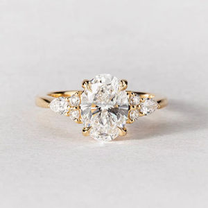 Anillo de Diamantes de Corte Ovalado Premium con Engaste de Garras en Oro Amarillo para Mujer, Elegante Anillo de Compromiso Ovalado, Joyería Fina, Regalo - Product Image 1