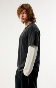 T-shirt noir à double manche coupe classique pour homme 2026, col roulé blanc à manches courtes, style streetwear décontracté, 100 % coton tricoté - Product Image 3