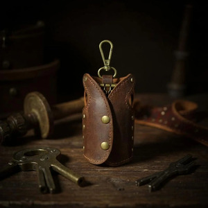 Porte-clés de luxe en cuir véritable, conçu pour les professionnels et les voyageurs, en cuir Crazy Horse, en vente. - Product Image 6