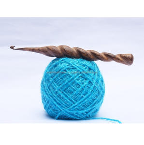 Ensemble d'aiguilles à crocheter en bois naturel pour le fil et les projets de bricolage - Product Image 3