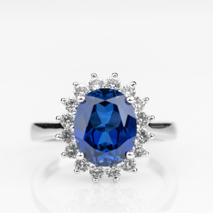 Anillo de Compromiso Majestic de Oro de 18K con Zafiro Azul de Corte Ovalado y Halo de Diamantes, Joyería Fina de Inspiración Real Vintage, Regalo para Ella - Product Image 1