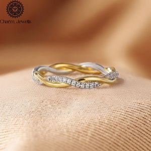 Bague de Fiançailles et d'Éternité Classique pour Femme Charm_Jewells en Argent Plaqué Or Rose 18K avec Moissanite Taille Coussin et Sertissage à Griffes IGI - Product Image 1