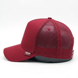Gorra Trucker Vintage Roja Carmesí de Alto Rendimiento, Gorra de Malla Transpirable con Cierre a Presión, Gorra de Béisbol Ligera para Moda Urbana y Actividades al Aire Libre - Product Image 2