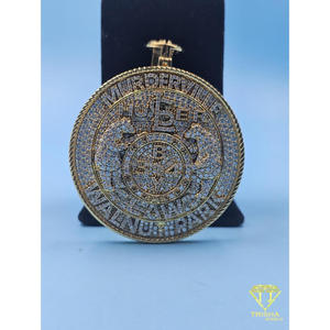 Pendentif Breloque Monnaie Personnalisé Haut de Gamme avec Diamants Moissanite Sertis à la Main, Bijoux de Mode Streetwear - Product Image 3