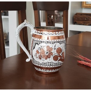 Taza de cobre de diseño para cocinas modernas. Taza de cobre personalizable con opciones de grabado de logotipo para branding. - Product Image 5