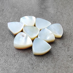 Gema Calibrada de Nácar de Calidad AAA+ en Forma de Trillón con Reverso Plano, para la Fabricación de Joyas, Tamaños Personalizados Disponibles - Product Image 1