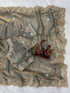 Sari largo drapeado de un minuto de largo, inspirado en celebridades, con hermoso trabajo de lentejuelas de doble color y bordado dori, con blusa. - Product Image 3