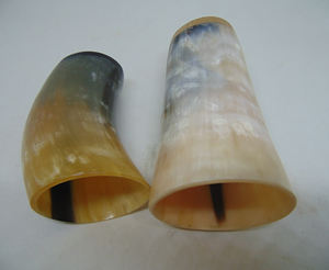 Grande Chope à Bière en Corne Sculptée Durable avec Bord en Aluminium pour Boire - Product Image 5