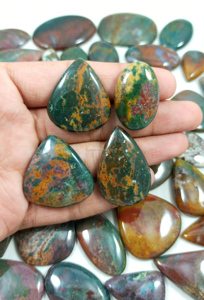 Magnifiques cabochons en agate sanguine africaine - Marque Radha Arts - Taille 25-40 mm - Rouge et vert naturels - Vente en gros pour la fabrication de bijoux - Product Image 6