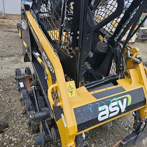 Poignée de direction de haute qualité pour skid steer Asv Rt50, conçue pour un mouvement précis et adaptée aux environnements de travail exigeants. - Product Image 5