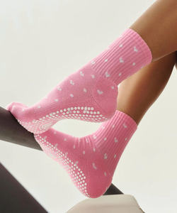 Chaussettes de sport antidérapantes en coton extensible respirant et confortable pour yoga, pilates et fitness, idéales pour l'entraînement en intérieur - Product Image 6
