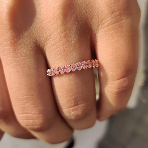 Anillo de Boda de Oro de 14K con Baño de Rodio, Media Eternidad, con Diamante Cultivado en Laboratorio de Corte Ovalado de 2 Quilates, Color Rosa Intenso, para Mujer - Product Image 3