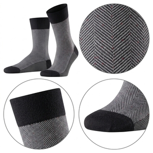 Chaussettes en gros pour hommes, chaussettes courtes tendance noires et grises, chaussettes de sport en coton invisibles à prix abordable - Product Image 5