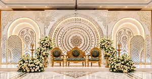 Impresionantes paneles de arco de espejo para bodas de ensueño, marco de espejo para escenario nocturno de recepción, marcos de espejo dorados para Walima, Reino Unido. - Product Image 3