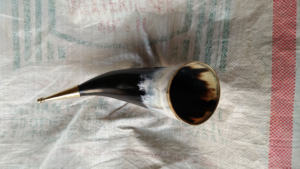 Corne à boire en corne de buffle écologique faite à la main, style animal, imperméable, forme naturelle, design moderne, support en métal, en provenance d'Inde - Product Image 6