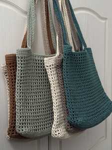 Sac en coton tissé et en rotin offrant une belle combinaison de texture naturelle, de charme rustique et de style moderne - Product Image 1