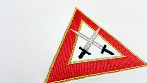 Delantal de Ceremonia para Tesorero del Capítulo del Arco Real, Bordado a Máquina en Rojo, Regalia Masónica - Product Image 5