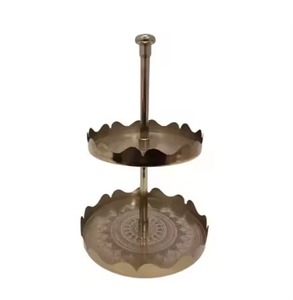 ถาดเสิร์ฟโลหะสามชั้นทรงกลมขัดเงา ประดับทอง ดีไซน์หรูหราทันสมัย สำหรับงานเลี้ยง วางขนมหวาน ขายดี - Product Image 2