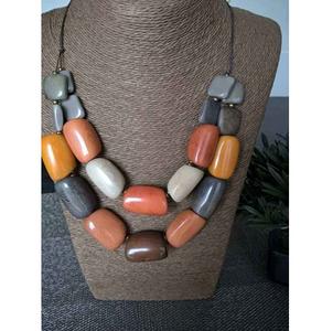 Collier artisanal de luxe sur mesure, de la meilleure qualité, magnifiquement poli, en résine, pour femmes. - Product Image 2