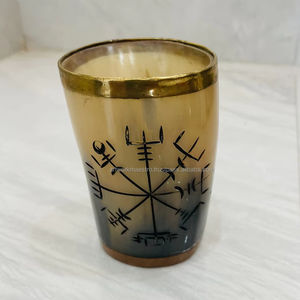 Vaso de chupito de cuerno de búfalo auténtico con borde de latón y brújula Vegvisir tallada a mano, artesanía vikinga. - Product Image 2