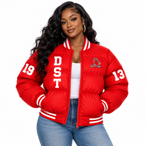 Veste matelassée personnalisée Delta Sigma Theta avec logo brodé sur le devant, couleur rouge et blanc, manches longues, pour femme - Product Image 1