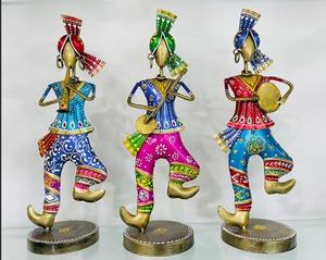 Muñecas artesanales de músicos estilo Art Deco para ocasiones de Diwali y bodas - Product Image 1