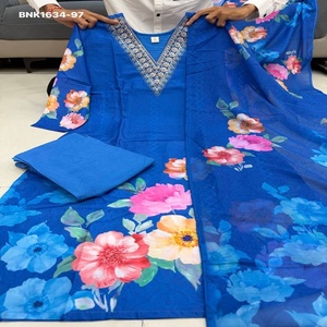 Ensemble Kurti-Pant-Dupatta de haute qualité en soie avec imprimé floral numérique et détails faits main, col en V et coupe droite - Exportateur indien - Product Image 1