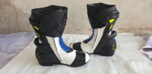 Bottes de moto imprimées KI-Winter de haute qualité, nouveau style Keven Impex, blanches et noires, en PU imperméable, respirantes et coupe-vent - Product Image 4