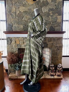 Vestido Kaftan Shibori Tie Dye de Rayón Verde Oliva con Cuello en V, Talla Única, Corte Holgado para Mujer - Product Image 2
