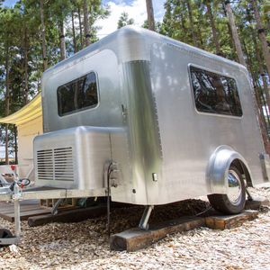 Unidad de Viaje Móvil Tipo Caravana/RV con Cocina, Baño y Espacio para Dormir, para Uso en Viajes - Product Image 1