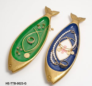 Bandeja para adornos artesanal de aluminio con forma de pez, con esmalte azul marino real, bordes de latón dorado y motivos simbólicos - Product Image 1