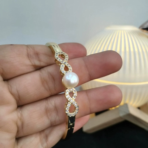 Pulsera de perlas de agua dulce chapada en oro de lujo con pulido antideslustre y diseño infinito, brazalete de moda para mujer - Product Image 3