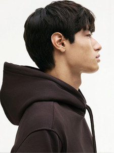เสื้อฮู้ดดี้ผู้ชายสีน้ำตาลทรงโอเวอร์ไซส์ ผ้าฟลีซลำลอง มีกระเป๋า ดีไซน์สตรีทแวร์สำหรับฤดูใบไม้ร่วง ผ้าถักสีพื้น รุ่น 2026 - Product Image 5