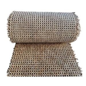 Malla de ratán flexible de Vietnam para envolver muebles, creando columnas texturizadas en proyectos de hostelería utilizando mimbre. - Product Image 2