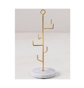 Soporte de metal para joyas con múltiples secciones colgantes para una mejor organización de accesorios diarios y para ocasiones especiales. - Product Image 1
