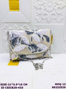 Sac à main de soirée luxueux fait main en satin, orné de perles et de paillettes, pour femmes |   Sac à bandoulière brodé pour soirée et mariage avec chaîne - Product Image 2