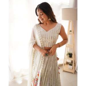 Lehenga choli เครื่องประดับชาติพันธุ์ออกแบบด้วยด้ายที่ซับซ้อนและลำดับการทำงาน - Product Image 3