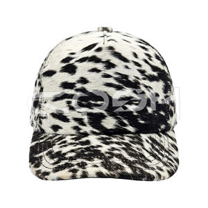Gorra de béisbol de cuero vacuno con pelo, negra y blanca, estilo western con estampado de vaca, tipo trucker - Product Image 4