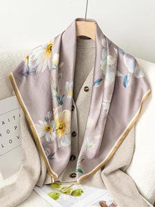 Écharpe en soie haut de gamme pour femme, 100 % soie de mûrier, impression personnalisée, foulard carré de luxe, hijab tendance, bandana, vente en gros - Product Image 3