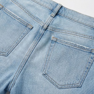 Shorts en jean coupe droite pour femme avec effet vieilli, ourlet brut, respirant, design tendance, couleur personnalisable, service OEM sur mesure - Product Image 5