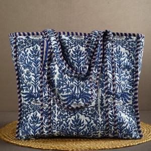 Sac à bandoulière matelassé en coton imprimé élégant, parfait pour les mariages, les fêtes et le quotidien - Product Image 3