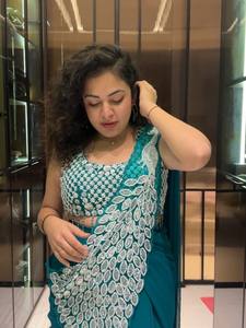 Sari élégant en faux georgette prêt à porter pour les mariages, les fêtes et les occasions spéciales - Product Image 2